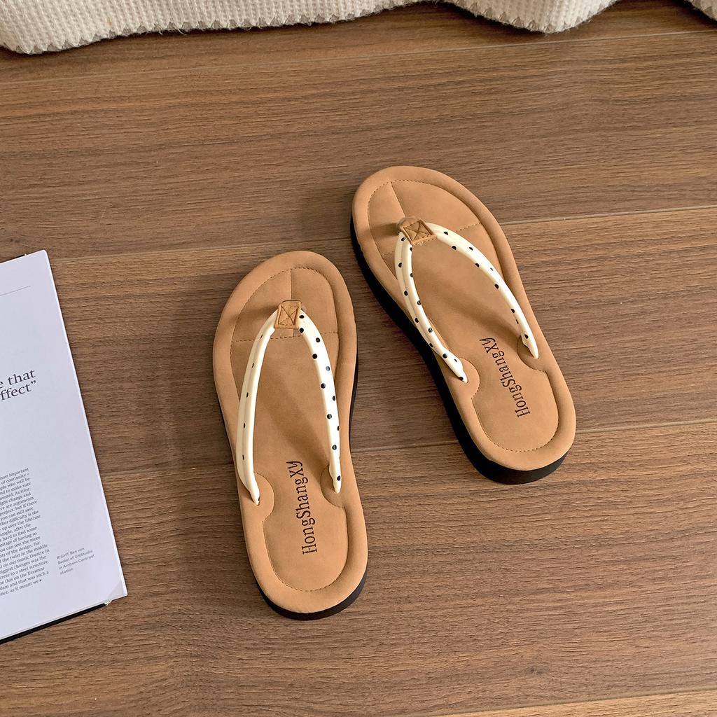 Internet celebrity explosion retro black thick bottom flip-flops women 2025 new summer wear with skirt high-end sandals
