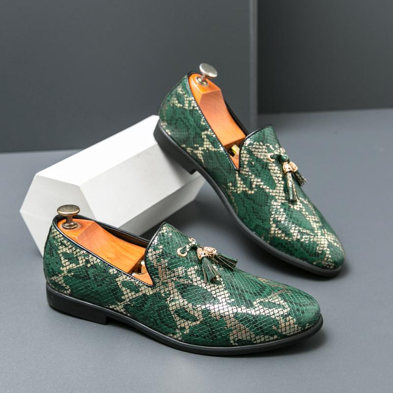 Fashion Brand Pointed Green Tassels Loafers Comfy Man Classic Men Casual Shoes Moccasins Business Affairs Leather Fashion Walking Shoes