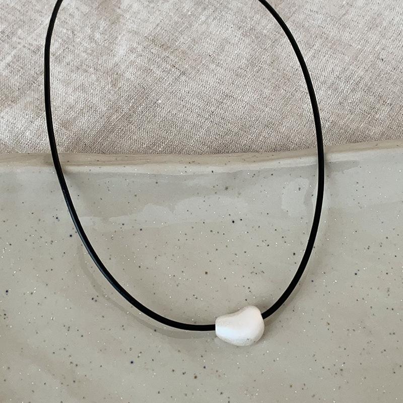 

Простое высококачественное матовое ожерелье из бисера Love Crystal, женское легкое, роскошное, элегантное, модное, универсальное, цепочка на шею, цепочка на свитер