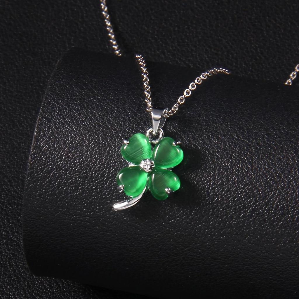Classic and Fashionable Four Leaf Clover Necklace with Collarbone Chain, the Best Gift for Girls