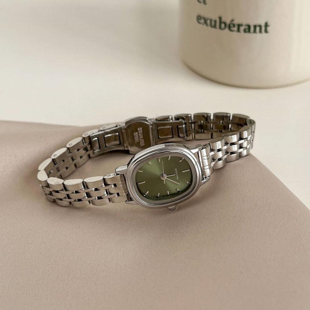 Retro Europäische Und Amerikanische Kleine Zifferblatt Damen Nische Leichter Luxus Damen Studentenstil Einfach Hochwertig Stahlarmband Uhr Damen