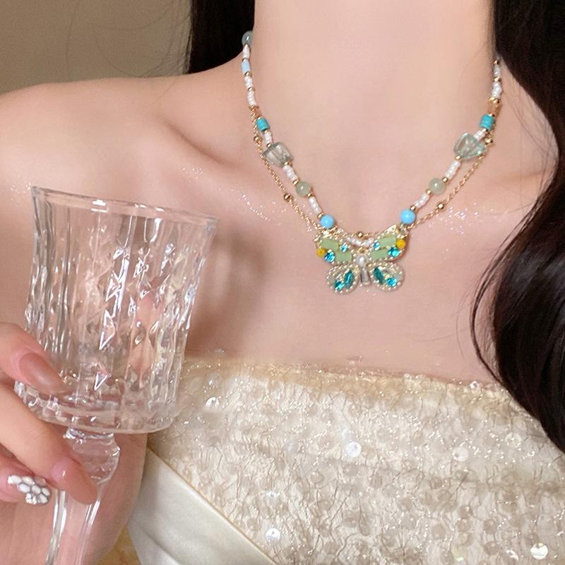 Pärlinlagd diamantfjäril pärlförsedd hänghalsband lätt lyx temperament hög känsla nyckelbenskedja nischmode mångsidiga smycken
