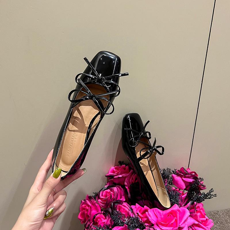 

Single shoes women s 2025 spring new with skirt silver square head bow versatile thick heel French temperament Mary Jane 40 чёрный