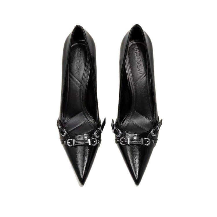 Schwarze High Heels Damen 2025 neu Französischer kleiner Duftstil täglich vielseitig spitz zulaufender dünner Absatz leichter Mund nackt Einzelne Schuhe