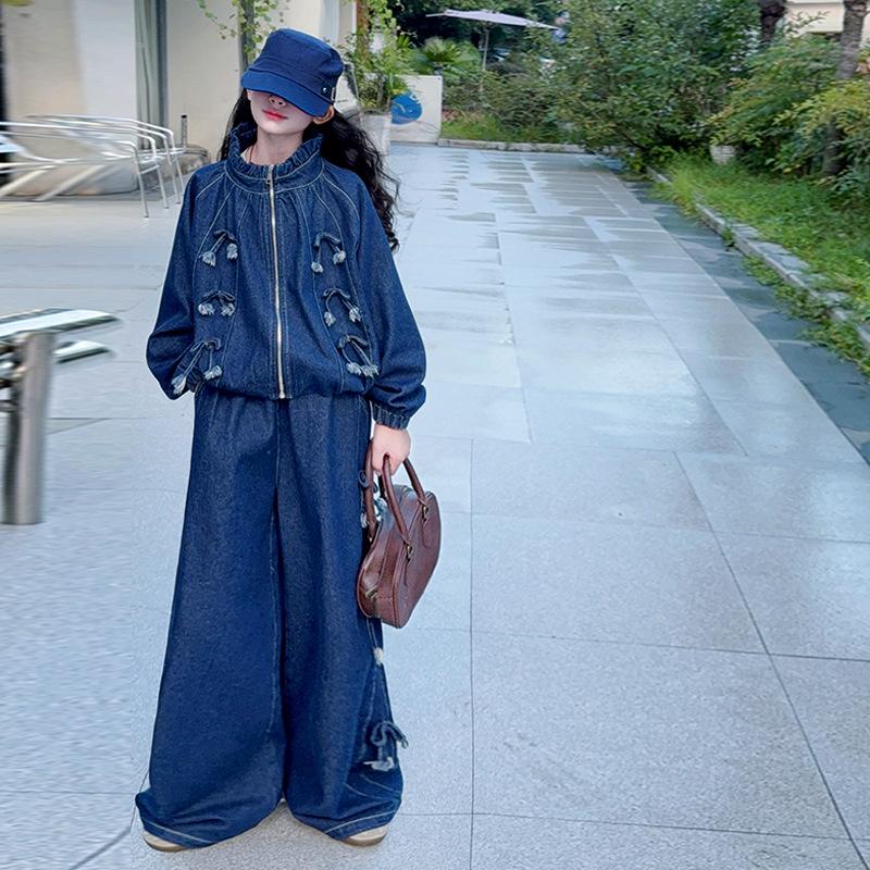 

Девочки 2025 Осень Джинсовый комплект: Стильные широкие брюки свободного кроя с курткой-кардиганом для детей старшего возраста 150cm