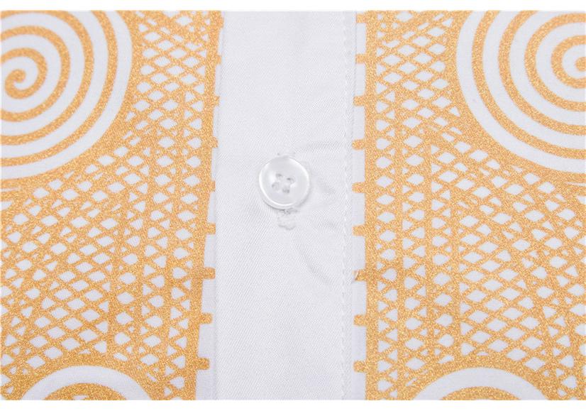 Camisa Masculina Média Branca com Gola Alta e Estampa Banhada a Ouro