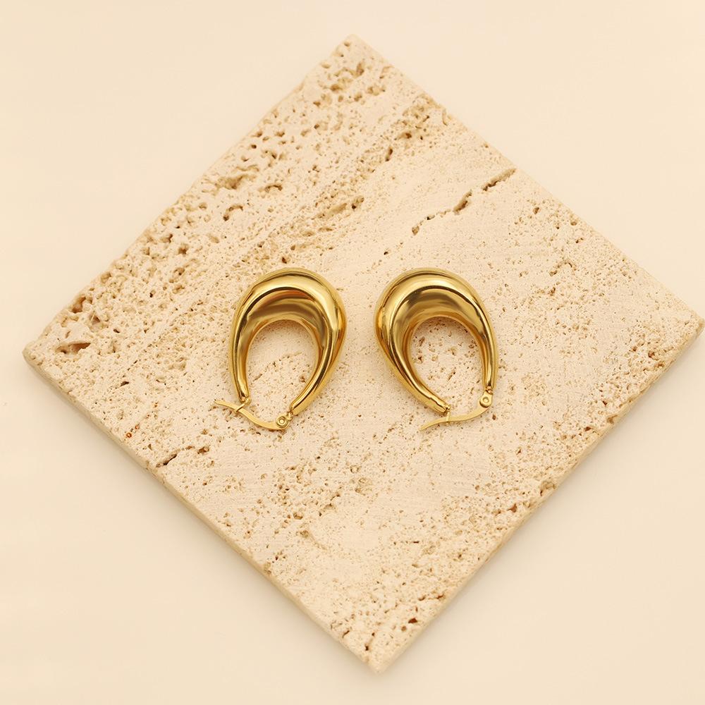Wind French Retro Oval Hollow Titanium Steel Earrings High-End Light Luxury Earrings U-Shaped Earrings