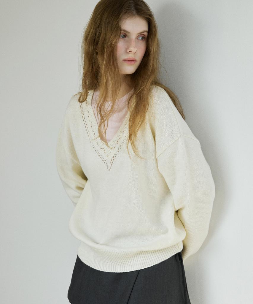 LETTER FROM MOON Punched V-Neck Cashmere Knit (Ivory)