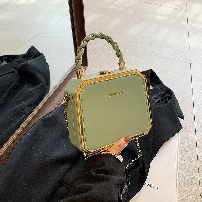 

Женские сумки простые и универсальные, фактурные сумки-коробки, знаменитости 2024 новые сумки-мессенджеры с цепочкой, женские сумки зелёный