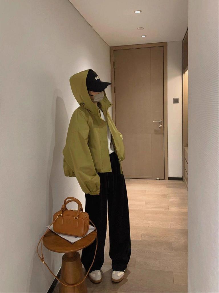 Women's 2025 Autumn College-Style Hooded Trench Coat: Loose, Casual, Windproof, and Cold-Proof.