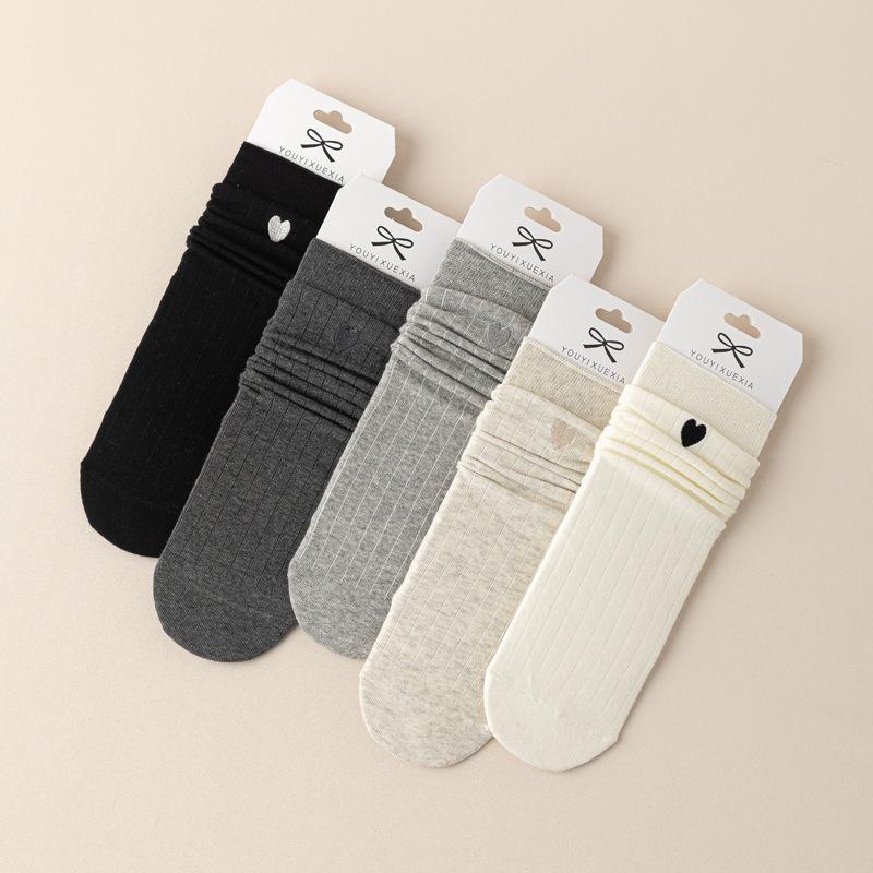5/10 Pairs Comfortable Casual and Versatile Women's Autumn Winter Mid Calf Socks with Embroidered Heart Cotton Long Socks Cute Cotton Socks