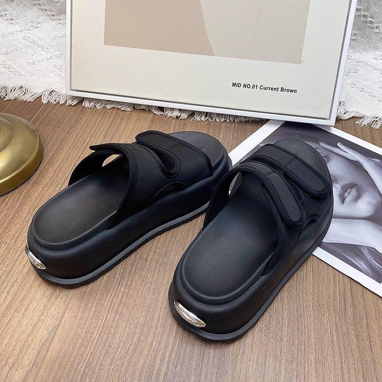 

Muffin thick-soled cool slippers women s summer wear 2025 new European station Velcro shit-stepping beach sandals 40