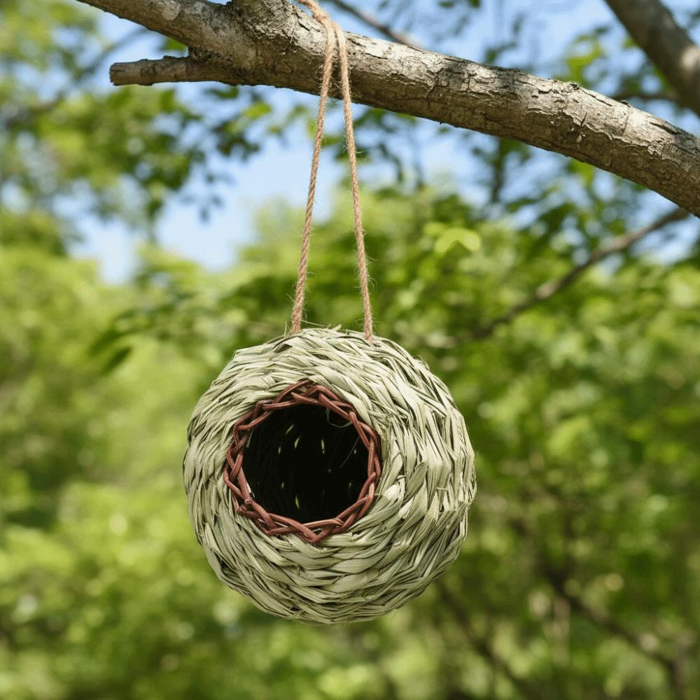 Handcrafted Weaved Hanging Parrot Hummingbird Nest Home Decoration Cold Weather Hanging Bird House Bird Hut Gardening