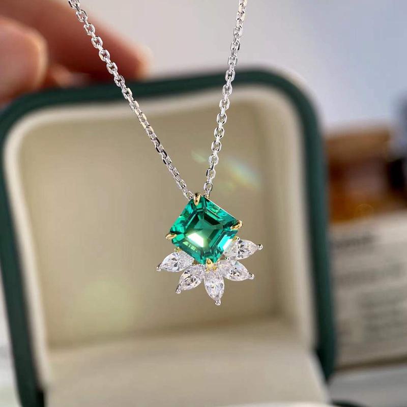 Gold-Plated Sterling Silver Diamond Pendant Necklace for Women - Luxurious and Elegant Design