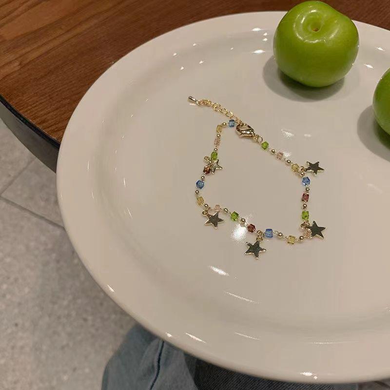 

Браслет из разноцветных бусин и звезд для девочек — летний стиль, простые и модные украшения