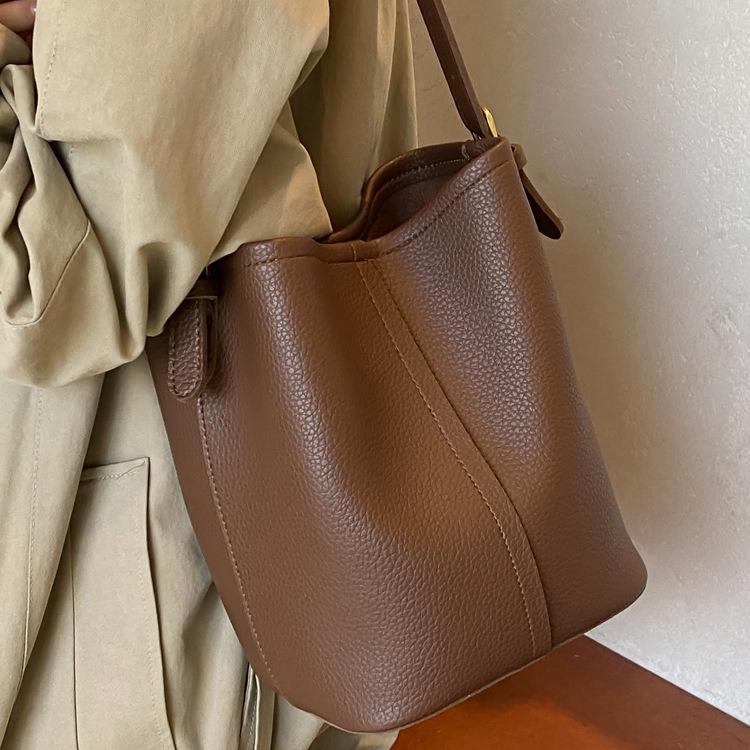 Bag Handbag Women's 2025 New Super Fire Summer Crossbody Bucket Bag Fashion Commuter Shoulder Underarm Bag