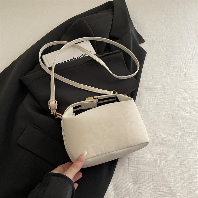 Fashion retro handbag Early autumn versatile shoulder messenger bag Casual bag Small square bag