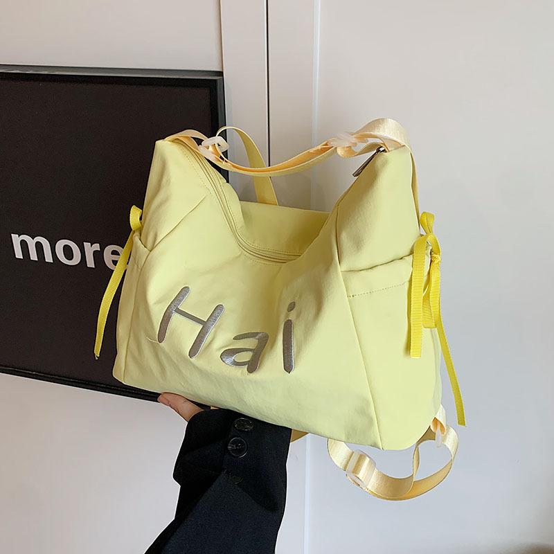 

Сумка кроссбоди нишевая сумка с трендовой индивидуальностью женская сумка-тоут большой вместимости новая тканевая сумка в университетском стиле