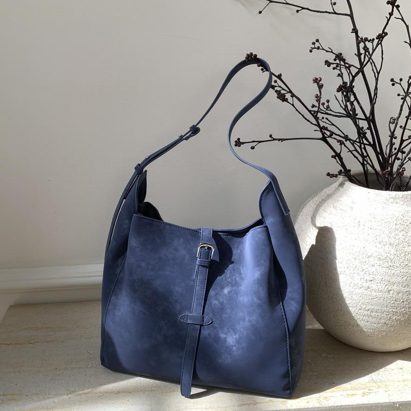 

Retro large-capacity underarm bag for women 2025 new simple bucket bag high value simple casual shoulder bag for women синий