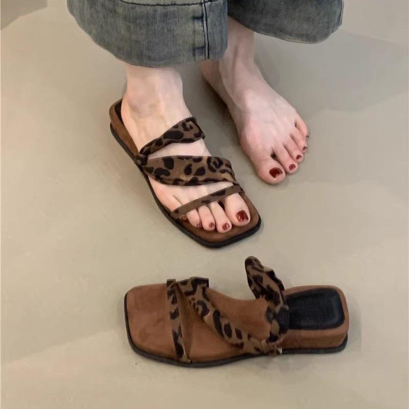 Thick-soled square head retro one-word with sandals for women to wear in the summer of 2025 with skirts and casual two-wear Roman sandals