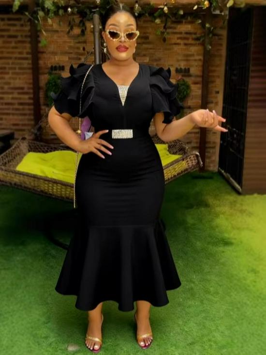 Elegantes Plus-Size V-Ausschnitt-Fischschwanzkleid mit Strasssteinen in der Taille und Rüschenärmeln