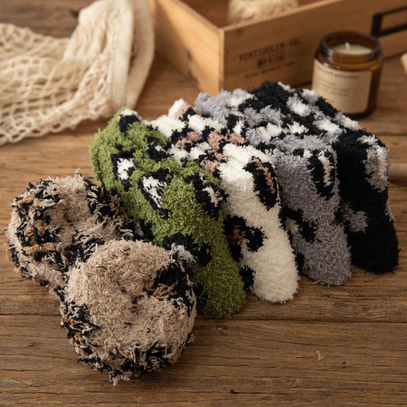 5/10 Pairs Comfortable Casual Coral Velvet Socks for Women Thickened Mid Calf Socks Cute Cow Spot Fleece Lined Floor Socks Home Warm Sleep Socks