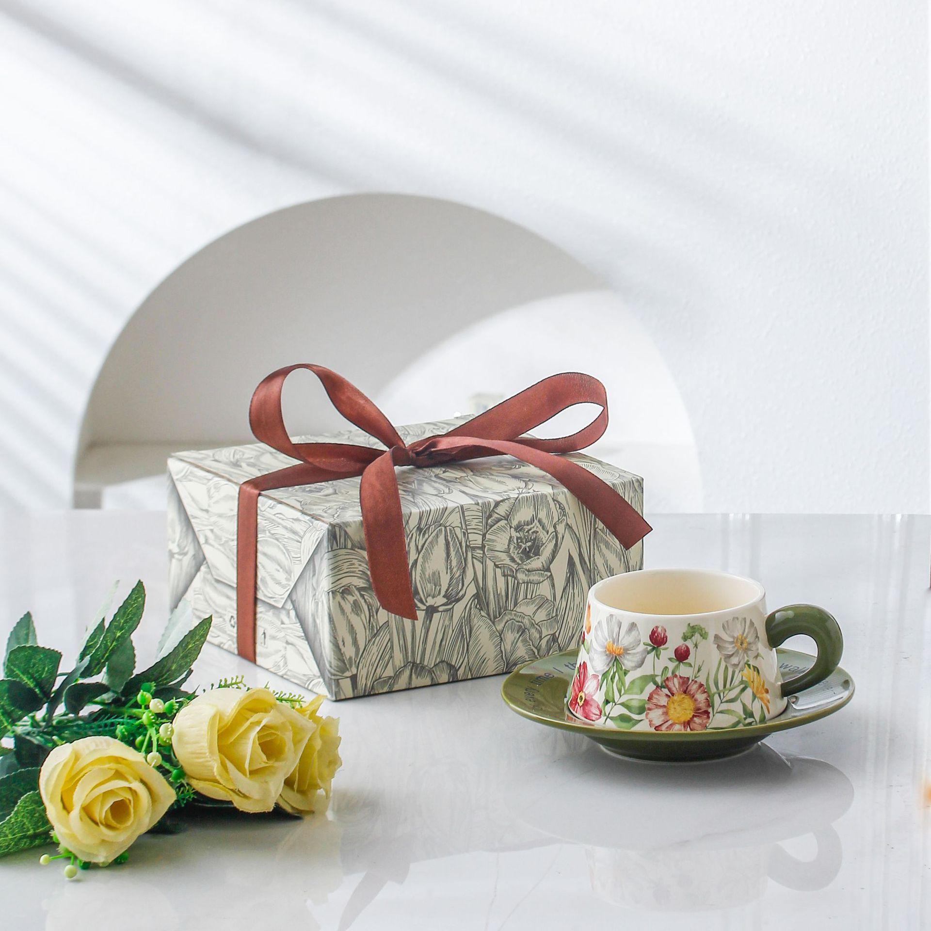 

Средневековая масляная живопись Фрезия Набор чашка и блюдце для кофе Легкая роскошь Нишевый Расписанный вручную Латте Оригинальный подарок Керамическая чашка 280ML