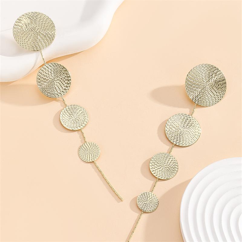 New Metal Long-style Round-patterned Fringed Earrings - A Simple and Versatile Accessory with A Subtle Design That Is Exclusive.
