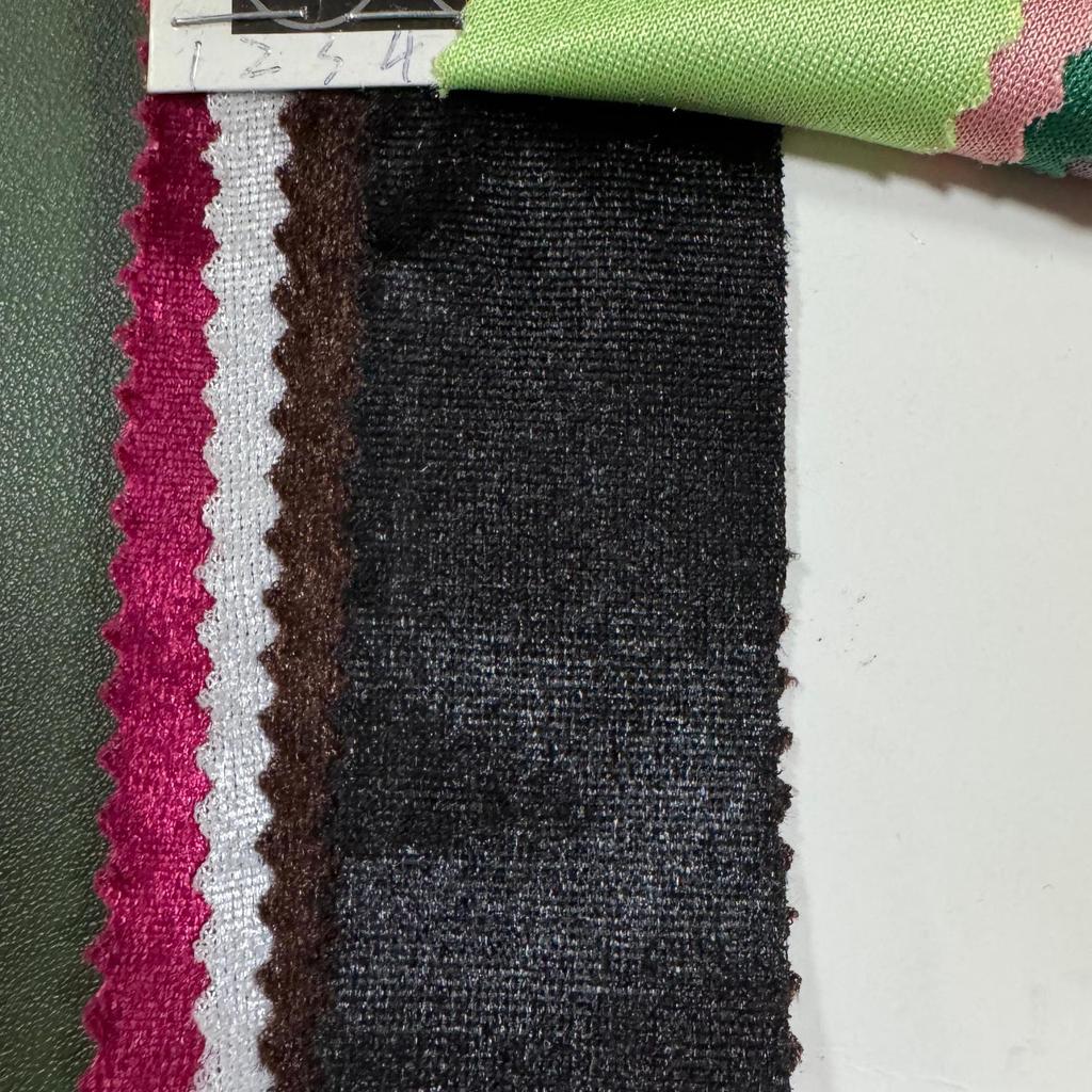 Ultraweicher, glänzender Polyester-Samtstoff einseitig für Basteln & Spielzeug