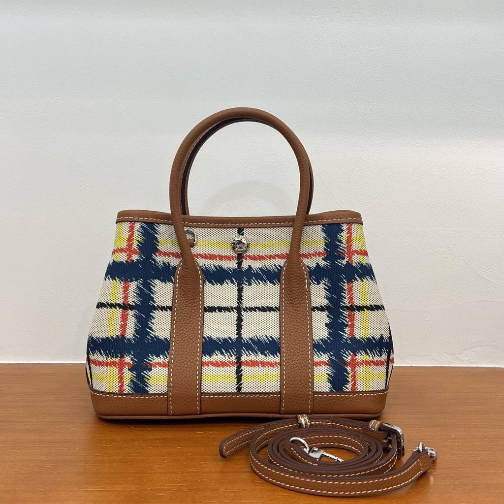2025 New Style Will Be Equipped With Real Leather Small House Flower Garden Package Hand Delivery Express Package Large Capacity Cross-Border Package