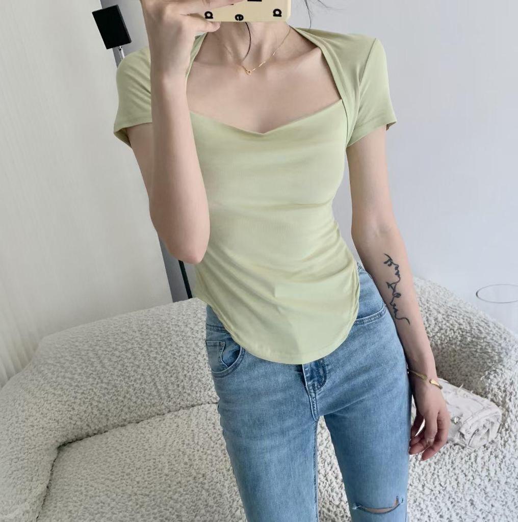 Schickes T-Shirt mit quadratischem Ausschnitt im französischen Stil: Süßes & Würziges Sommerdesign, Kurzarm-Damenoberteil mit freigelegtem Schlüsselbein.