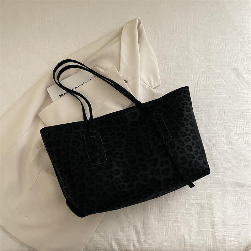 

Retro Leopard Print Large-Capacity Shoulder Tote for Women - Versatile Autumn/Winter Commuter Bag