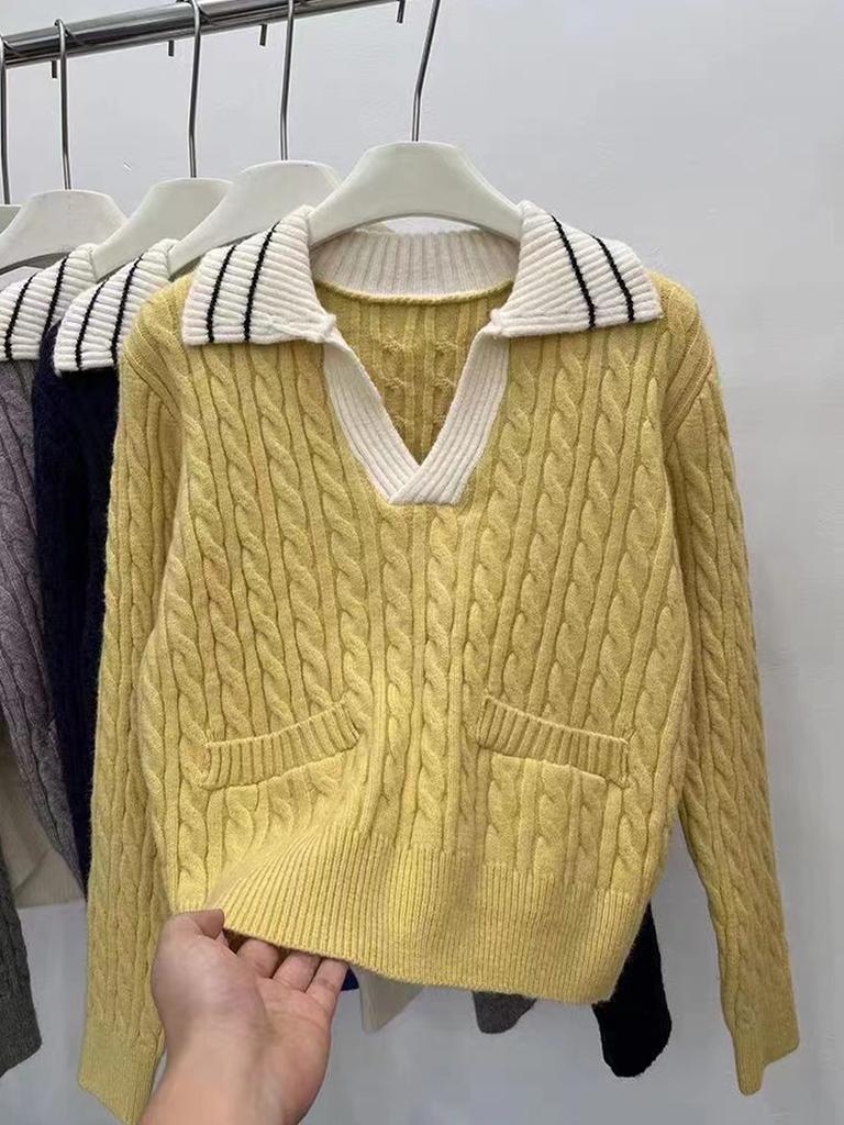 Damski, luźny sweter z dzianiny, z długimi rękawami i klapami w bloki kolorów