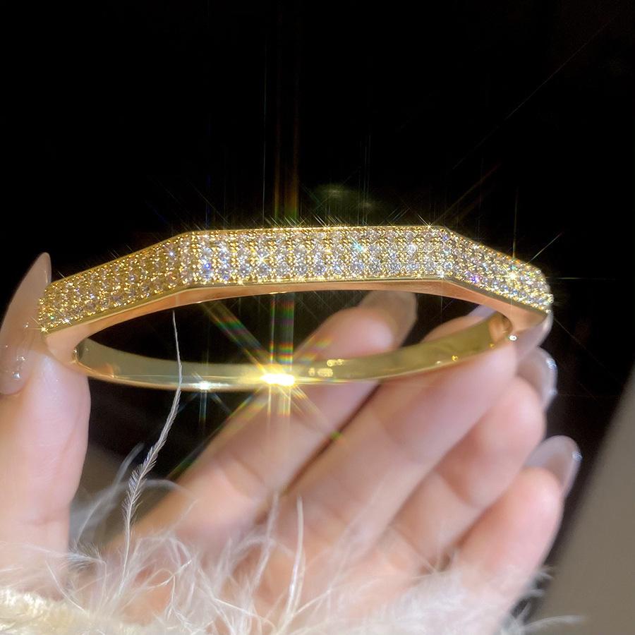 Elegant Geometric Rhinestone Zircon Buckle Bracelet: A Versatile and Luxurious Accessory for Women
