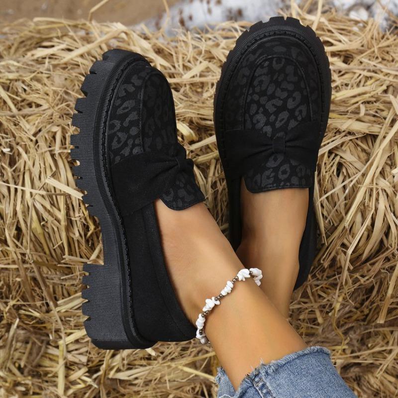 A New Style of Low-top Loafers and Large-sized Thick-soled Leather Shoes for Women