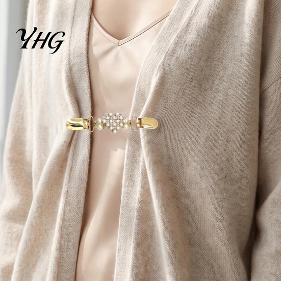 Dress Decor Accessories 2Pcs Vintage Sweater Clips for Women Girls, Retro Faux Pearl And Rhinestones Cardigan Clips, Elegant Fashionable Collar