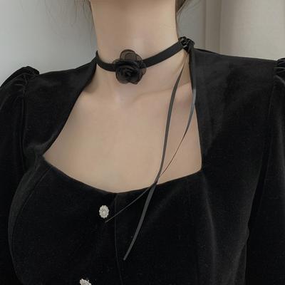 Collana girocollo punk gotico da donna elegante Collana girocollo in pizzo Decorazione di camelia Lunghezza regolabile Collana corta Accessori regalo gioielli