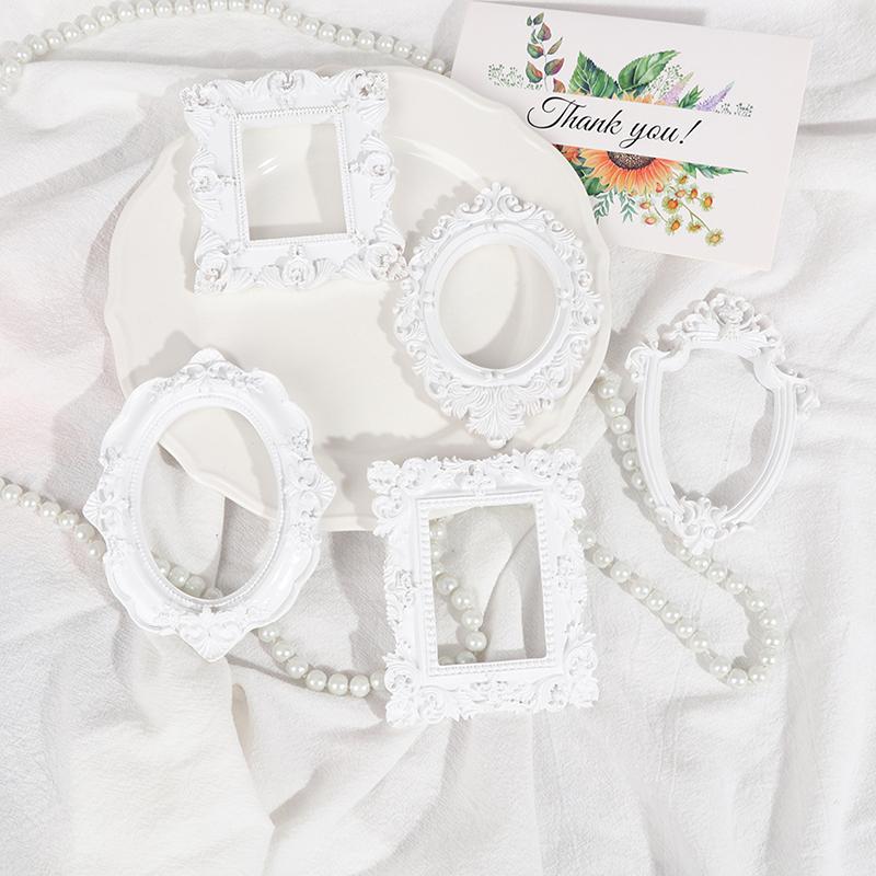 

Ретро фоторамка Маникюр Косметика Европейские украшения Фотография Фон ничуть