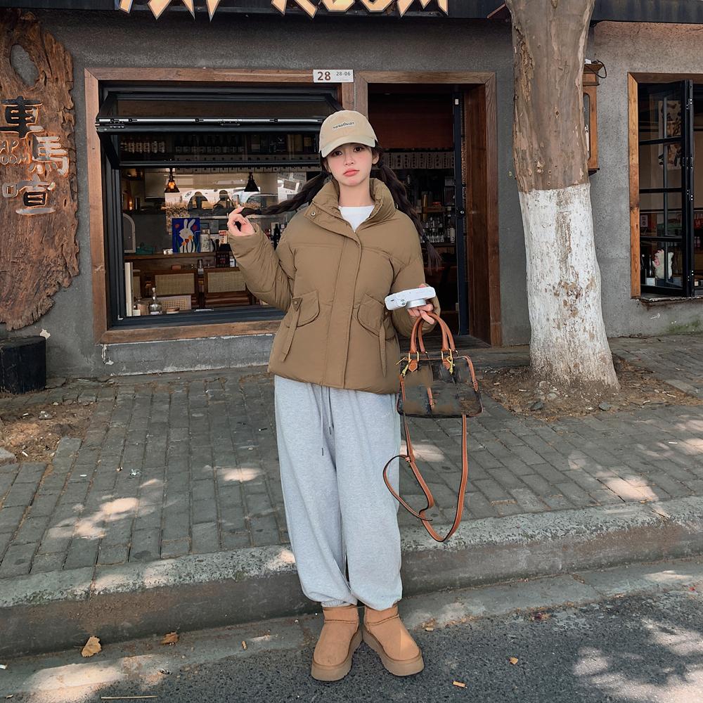 Dámský podzimní zimní krátký jednobarevný zateplený svrchní oděv s bavlněnou výplní, stojáčkem, teplá bunda na zip