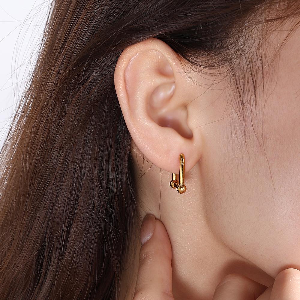 Heiß verkaufende quadratische goldene Stahl geometrische Ohrringe, hochwertige dünne Ohrstecker, quadratische Nieten, weibliche Schlichtheit