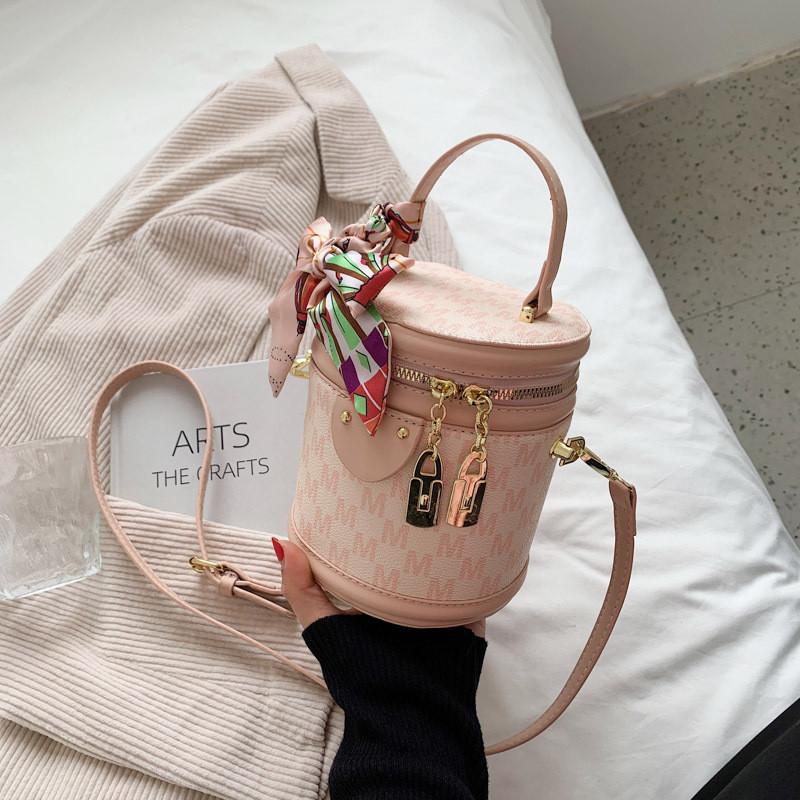 Ielgy Ladies Niche All-Match Messenger Bag Texture Portable Silk Scarf Bucket Bag