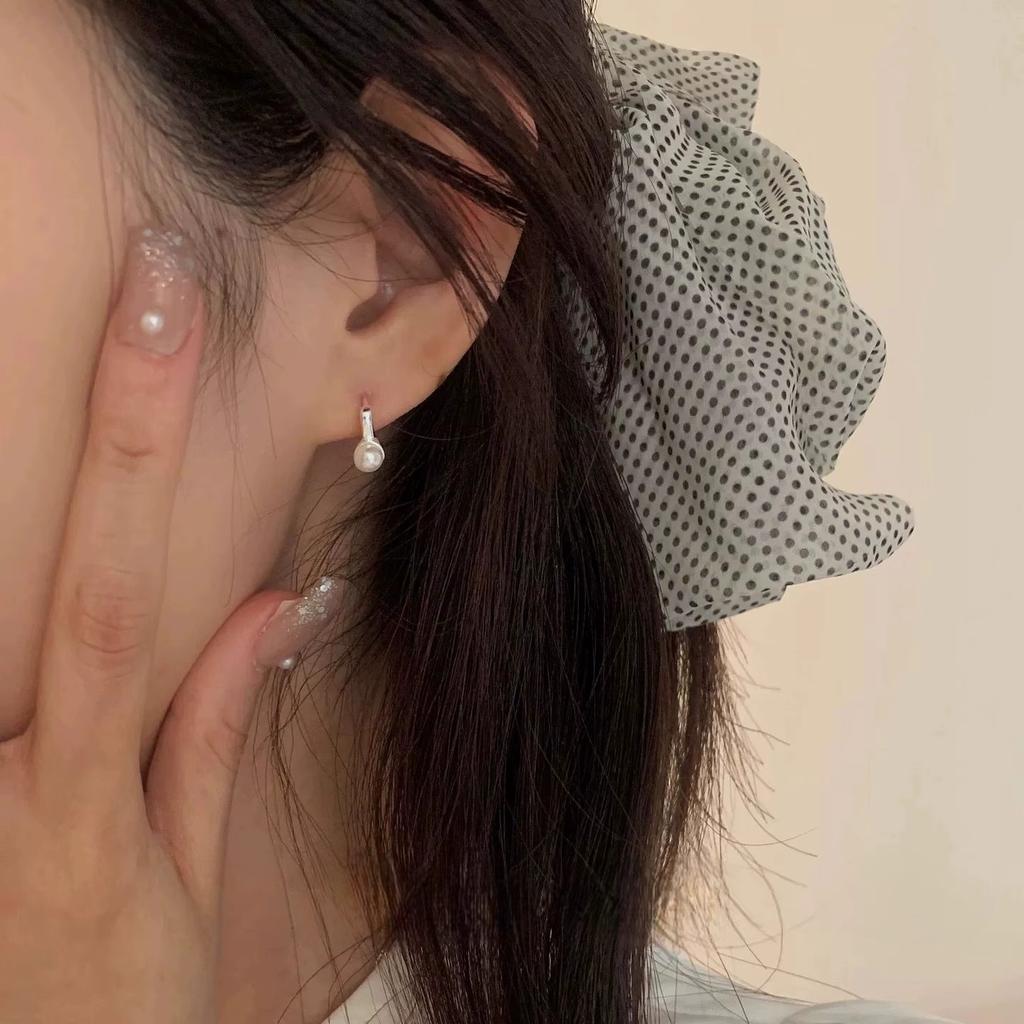 Anenjery Simulated-pearl Geometric D-shaped Hoop Earrings for Women High-end Minimalist Design Fashionable Elegant Light Luxury Earrings Jewelry Gifts