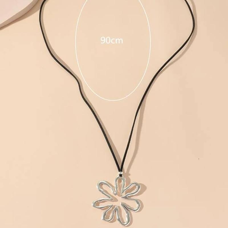 1PCS Simple Retro Personalized Hollowed Out Petal Lucky Grass Long Sweater Chain Necklace