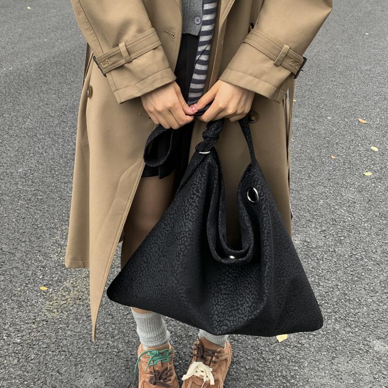 Large-capacity Retro Tote Bag Women's 2025 Autumn and Winter New Trendy Underarm Bag Casual Shoulder Bag Lazy Wind Messenger Bag