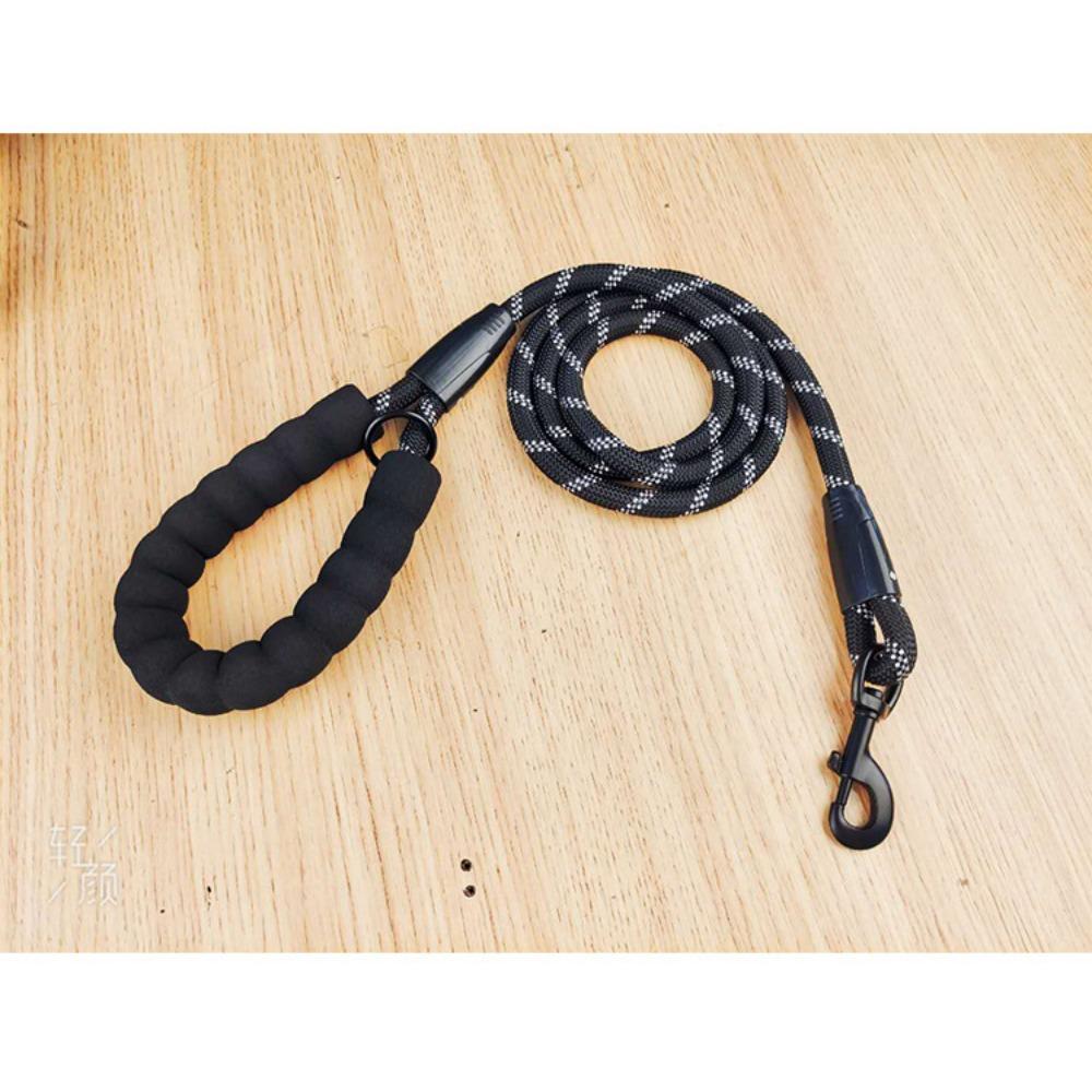 Pet leash Outdoor walking dog round leash dog leash dog reflective large dog spring hook explosion-proof rushing dog leash