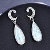 Luxuriöse Tropfen-Ohrringe mit Mondstein für Frauen, Hochzeit, 925er Sterlingsilber, gefüllt mit Wassertropfen, blau-weißer Feueropal