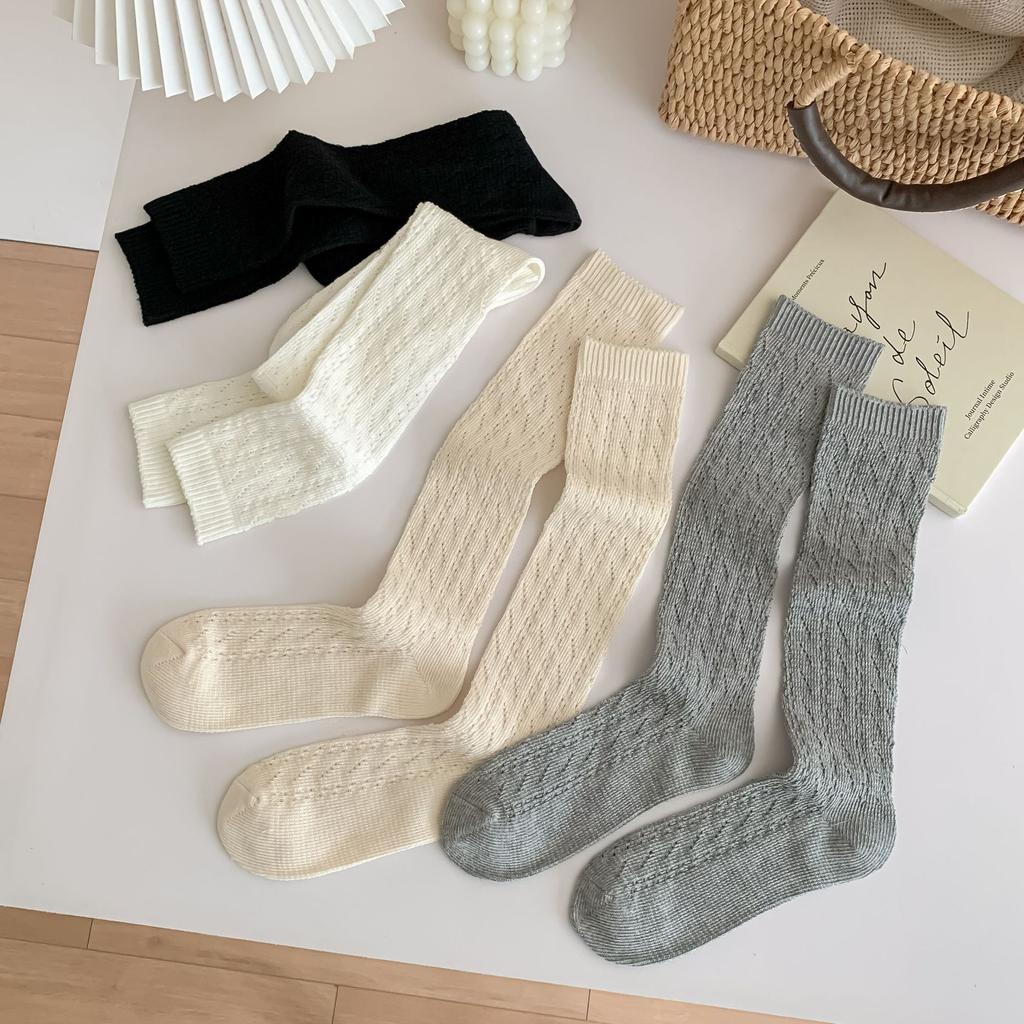 Einfarbige hohle atmungsaktive Netzsocken Kinder Dünne weiße Kniestrümpfe und Knie Schwarz-weiße Stacking-Socken