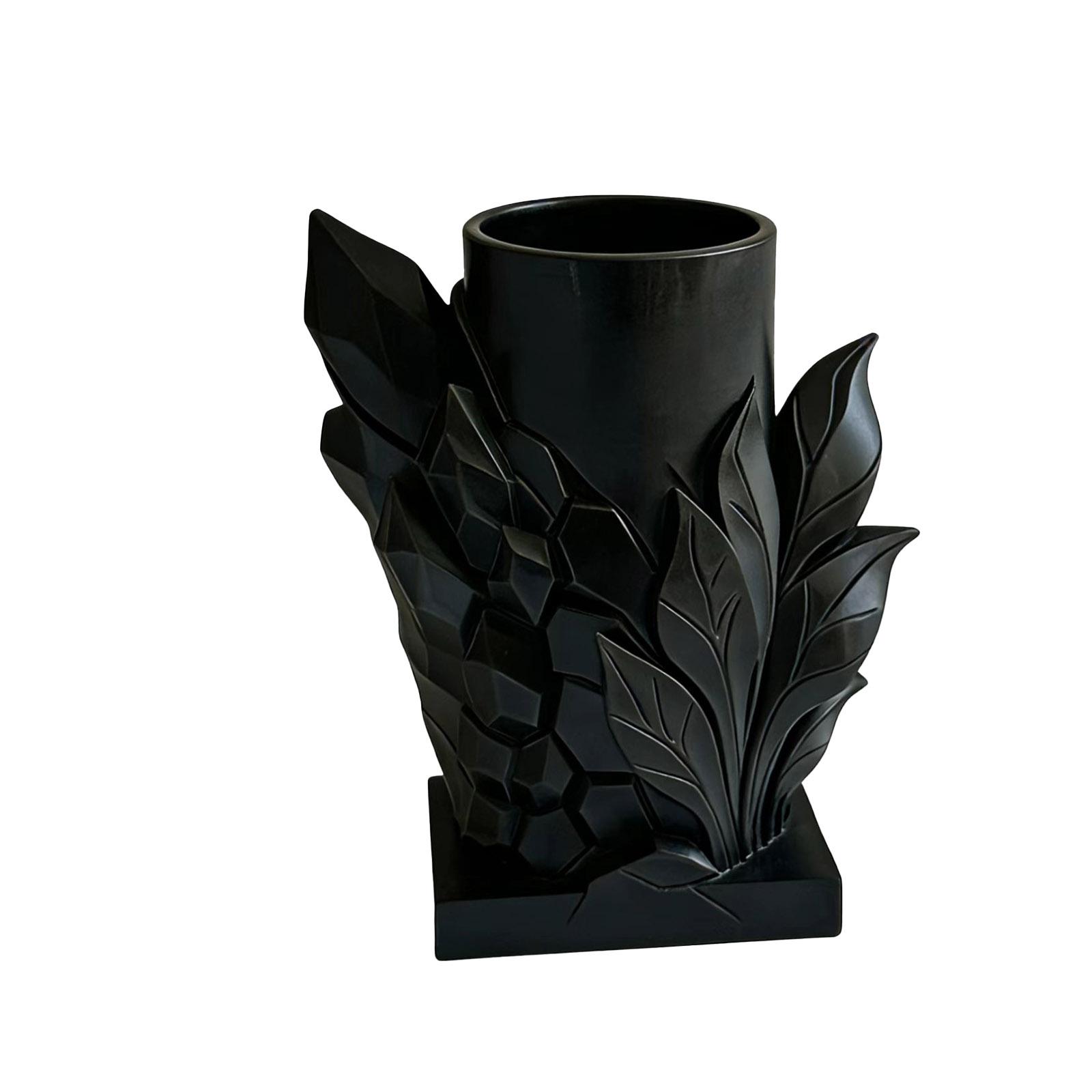 

Цветочная композиция может вмещать несколько цветов или быть дополнена одним цветочным материалом, чтобы подчеркнуть One Size чёрный