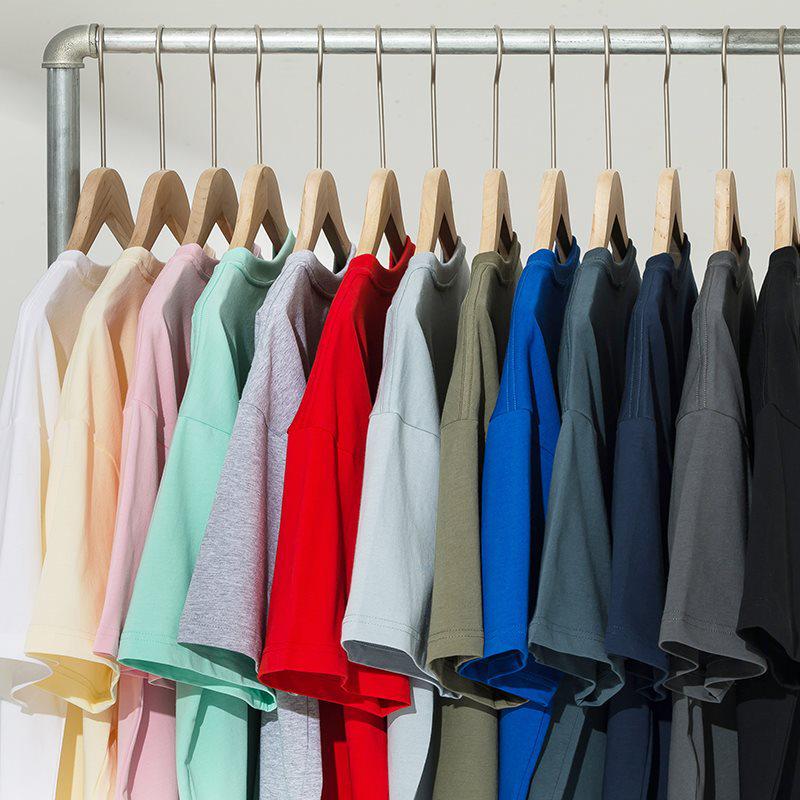 Hochwertiges Herren-Kurzarm-T-Shirt aus gekämmter Baumwolle (220g) mit leicht überschnittenen Schultern - Sommer 2026 Kollektion