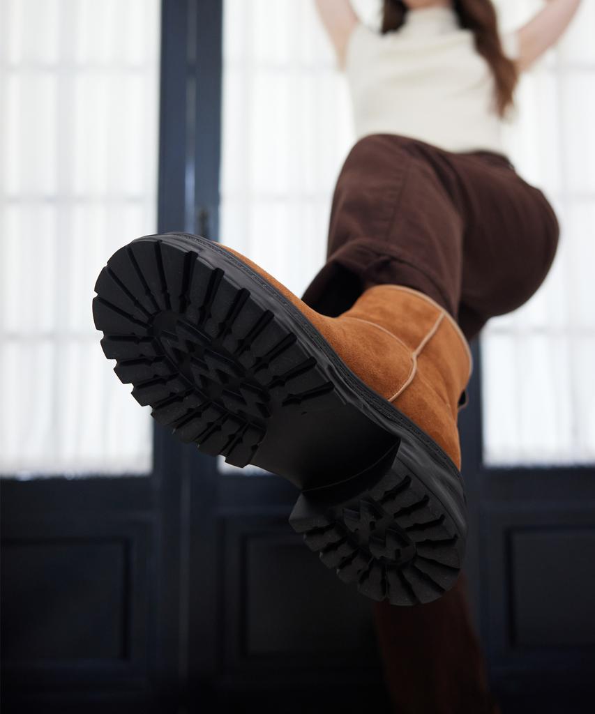 Cesti Cozy Tread Ankle Boots (Tan)